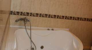 Гостиница Kovcheg Guest House Стерлитамак Люкс с гидромассажной ванной-2